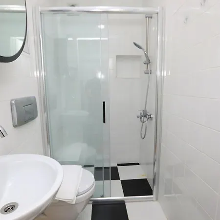 Flat With Balcony And Shared Terrace In Beyoglu Διαμέρισμα Κωνσταντινούπολη