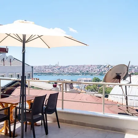 Flat With Balcony And Shared Terrace In Beyoglu Apartment *